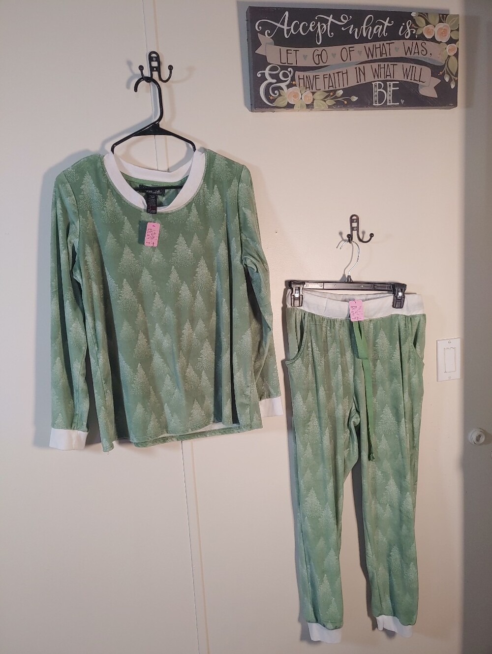 Large Rene Rofe Green Velour Long Sleeve pine Tree Pajama Set